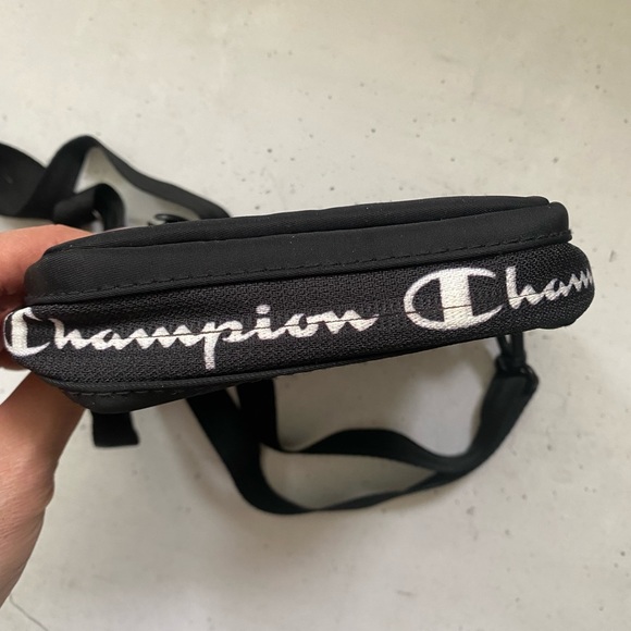 Champion Cross Body Bag - Picture 1 of 3